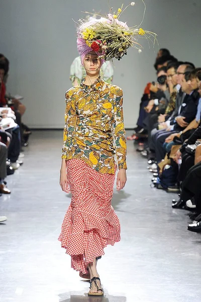 Look 10